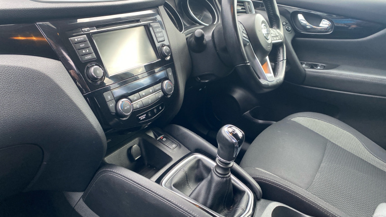 Nissan Qashqai 1.3 DiG-T Acenta Premium 5dr Petrol Hatchback